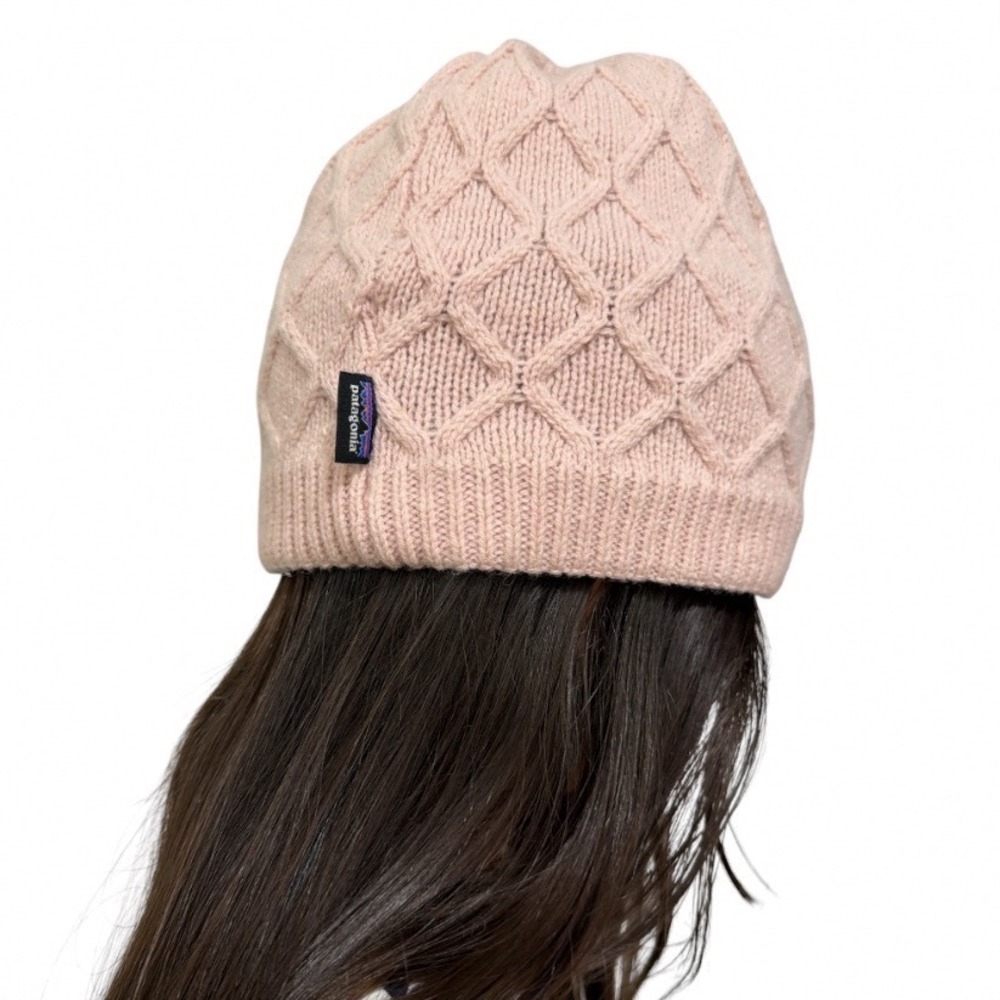 Patagonia Women Diamond Cable Knit Beanie Fuzzy Mauve Pink Wool Blend 28996 FA21